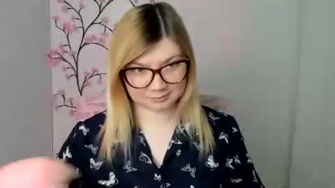 Molly online show from April 8, 2026, 11:32 am