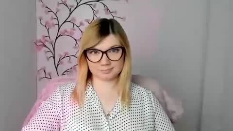 Molly online show from April 14, 2026, 11:27 am