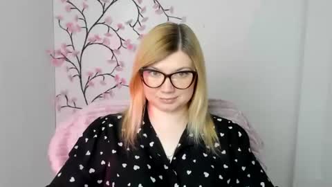 Snapshot of molly_moree chatting on May 11, 2026, 11:49 am Molly online show from May 11, 2026, 11:49 am