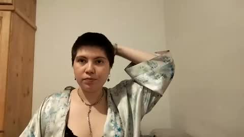 Molly Pop online show from November 6, 2025, 10:43 pm