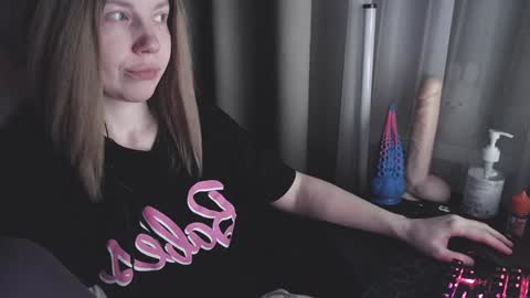 I have new photos come and see with love Molly online show from February 4, 2025, 6:27 pm