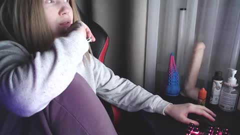 I have new photos come and see with love Molly online show from February 10, 2025, 9:25 pm