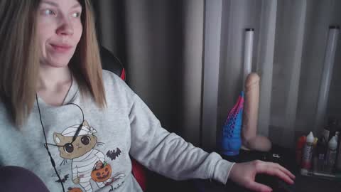 I have new photos come and see with love Molly online show from February 20, 2025, 11:43 pm