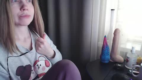 I have new photos come and see with love Molly online show from February 26, 2025, 6:15 am