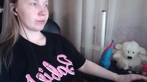 I have new photos come and see with love Molly online show from February 3, 2026, 9:20 pm