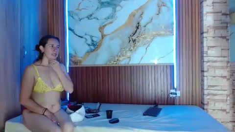 mollyandsam303av online show from February 14, 2026, 9:00 pm