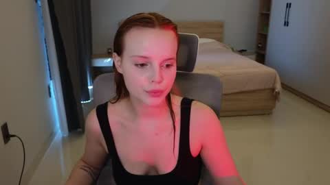 Snapshot of mollybossy chatting on April 14, 2026, 7:47 am Molly online show from April 14, 2026, 7:47 am