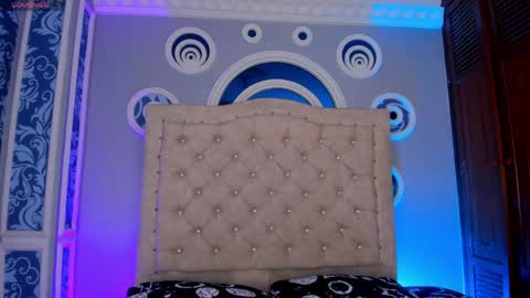 MollyDoll online show from April 17, 2026, 11:24 am