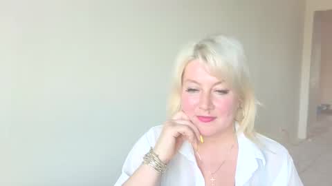 Snapshot of mollyjoyq chatting on May 17, 2026, 3:52 pm Mollyjoyq online show from May 17, 2026, 3:52 pm