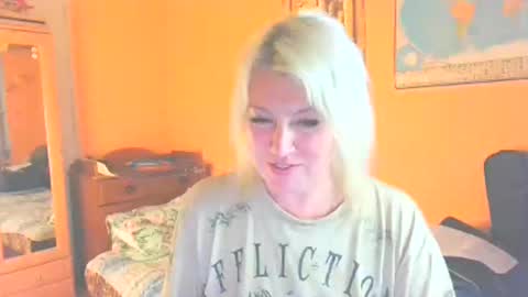 Snapshot of mollyjoyq chatting on May 21, 2026, 6:48 pm Mollyjoyq online show from May 21, 2026, 6:48 pm