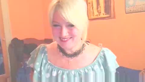 Snapshot of mollyjoyq chatting on May 22, 2026, 5:40 pm Mollyjoyq online show from May 22, 2026, 5:40 pm