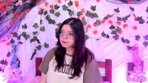 Snapshot of mollylewis18 chatting on February 6, 2025, 6:35 pm New girl Emily Valentina Michelle online show from February 6, 2025, 6:35 pm