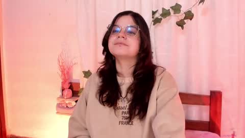 Snapshot of mollylewis18 chatting on February 12, 2025, 4:33 pm New girl Emily Valentina Michelle online show from February 12, 2025, 4:33 pm