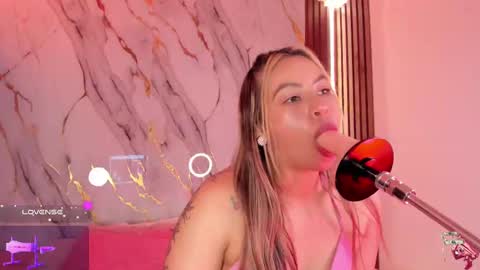 Snapshot of mollylewis18 chatting on September 14, 2025, 2:49 pm New girl Emily Valentina Michelle online show from September 14, 2025, 2:49 pm