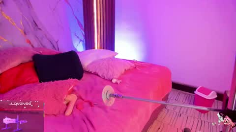 Snapshot of mollylewis18 chatting on October 19, 2025, 4:18 pm New girl Emily Valentina Michelle online show from October 19, 2025, 4:18 pm