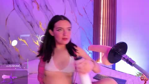 Snapshot of mollylewis18 chatting on October 21, 2025, 7:58 pm New girl Emily Valentina Michelle online show from October 21, 2025, 7:58 pm