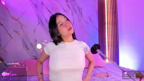 Snapshot of mollylewis18 chatting on October 24, 2025, 8:27 pm New girl Emily Valentina Michelle online show from October 24, 2025, 8:27 pm