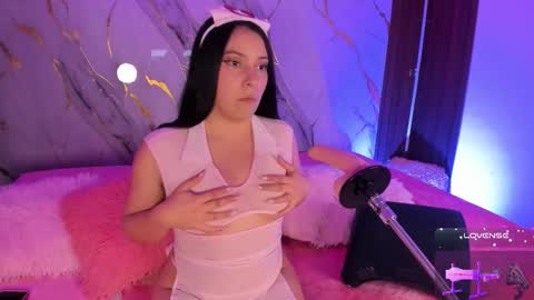 Snapshot of mollylewis18 chatting on November 19, 2025, 2:50 pm New girl Emily Valentina Michelle online show from November 19, 2025, 2:50 pm