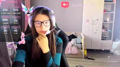  KIRA  online show from October 16, 2025, 5:08 am