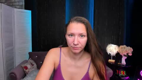 hi im Molly heregreat boobs big heart  warm pussy  online show from November 27, 2025, 12:13 am
