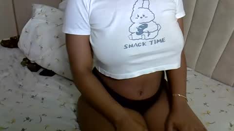 Snapshot of mollynebony chatting on April 26, 2026, 5:43 pm mollyn online show from April 26, 2026, 5:43 pm