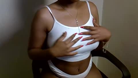 Snapshot of mollynebony chatting on May 15, 2026, 8:43 am mollyn online show from May 15, 2026, 8:43 am