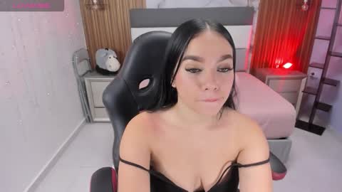 MOLLY online show from October 27, 2025, 7:07 pm