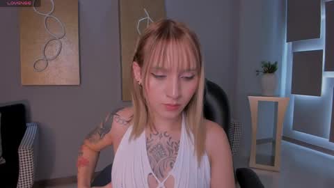 Snapshot of mollysunders_ chatting on May 4, 2026, 7:43 pm Molly Sunders online show from May 4, 2026, 7:43 pm