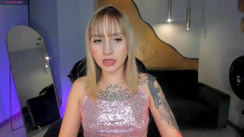 Snapshot of mollysunders_ chatting on May 13, 2026, 8:27 pm Molly Sunders online show from May 13, 2026, 8:27 pm