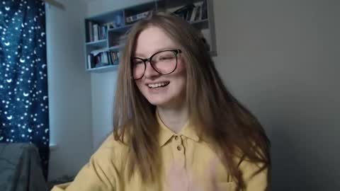 Snapshot of mollytucker chatting on March 8, 2025, 12:20 pm mollytucker online show from March 8, 2025, 12:20 pm