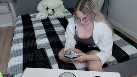 Yungsatou online show from June 3, 2026, 2:33 pm