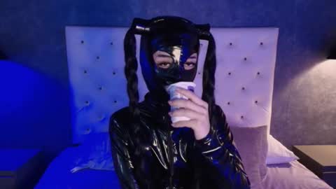 mollyycrystal online show from November 8, 2025, 5:34 pm