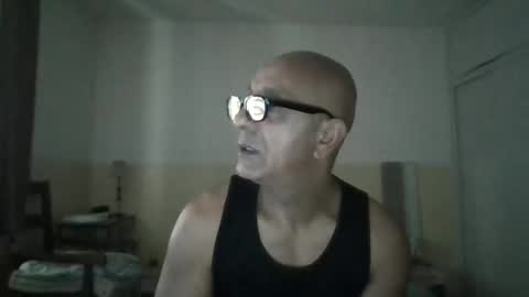 Snapshot of moment71200 chatting on November 19, 2025, 11:54 am moment71200 online show from November 19, 2025, 11:54 am