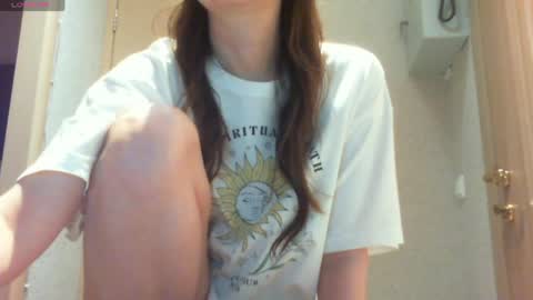 Snapshot of momentbeforedown chatting on April 19, 2026, 10:12 pm Hailey online show from April 19, 2026, 10:12 pm