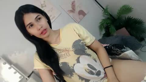 MOMIKHEM online show from March 10, 2026, 2:55 pm