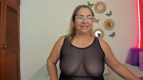 Snapshot of mommy_boobs_ chatting on December 17, 2024, 12:01 am Maja online show from December 17, 2024, 12:01 am
