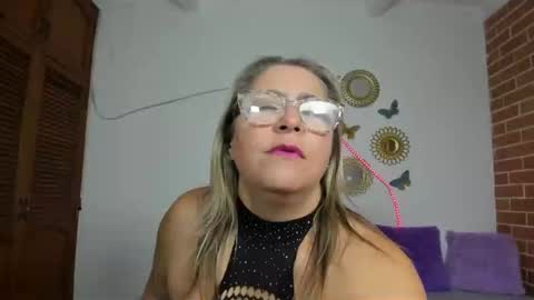 Snapshot of mommy_boobs_ chatting on January 12, 2025, 1:11 am Maja online show from January 12, 2025, 1:11 am