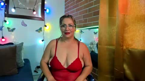 Snapshot of mommy_boobs_ chatting on March 1, 2025, 4:44 pm Maja online show from March 1, 2025, 4:44 pm