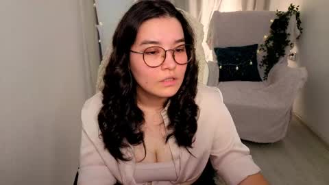 Momo online show from June 4, 2026, 10:05 pm