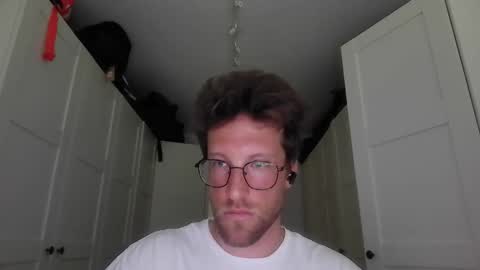 moms_little_monster online show from June 1, 2026, 8:05 am
