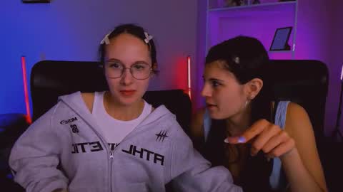 Snapshot of mona_cloud chatting on November 25, 2025, 11:27 pm Mona online show from November 25, 2025, 11:27 pm