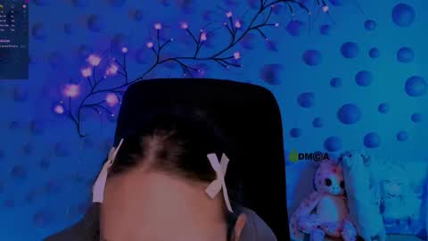 Snapshot of mona_cloud chatting on December 18, 2025, 9:21 pm Mona online show from December 18, 2025, 9:21 pm