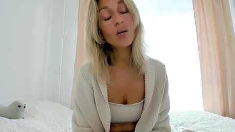 Mona online show from September 12, 2025, 7:19 am