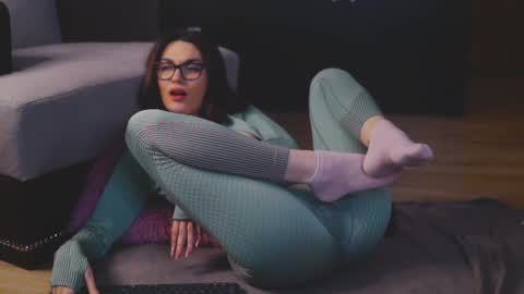 Mona Lisss online show from January 18, 2025, 6:21 pm