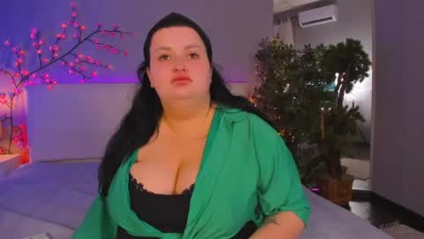 Snapshot of monasteel chatting on May 19, 2026, 12:11 pm Monica online show from May 19, 2026, 12:11 pm