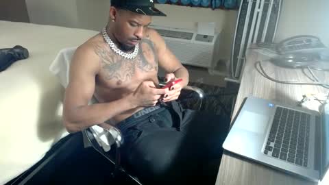 Snapshot of moneymanboy chatting on September 30, 2025, 10:26 pm 11nchmonster online show from September 30, 2025, 10:26 pm