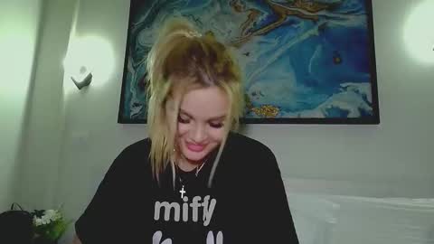 Snapshot of moni_ chatting on February 28, 2026, 4:35 am Monica online show from February 28, 2026, 4:35 am