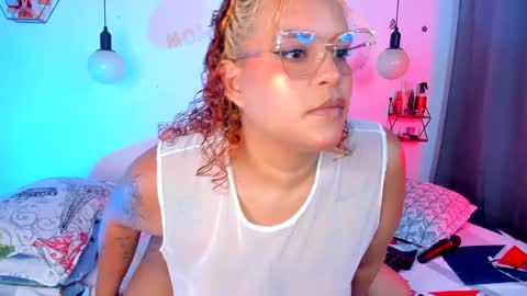 aleja      independent model       online show from April 1, 2026, 5:43 pm