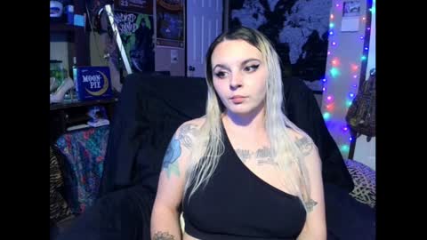 Snapshot of monica_lily chatting on December 17, 2024, 6:53 pm Monica online show from December 17, 2024, 6:53 pm