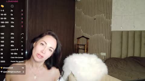 monica_weisss online show from April 30, 2026, 10:03 pm